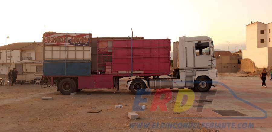 Toros locos en trailer - foto 1