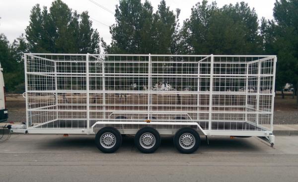 Remolque jaula furgon 3500 kg 3 ejes
