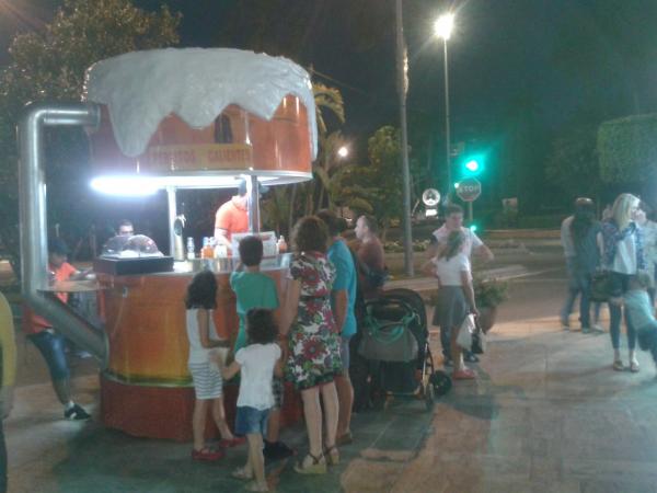 Super jarra cerveza hot dogs