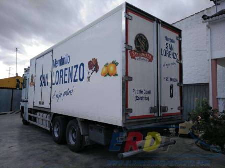 Camion isotermo y remolcador