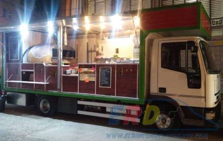 Food truck pizzeria con horno de leña