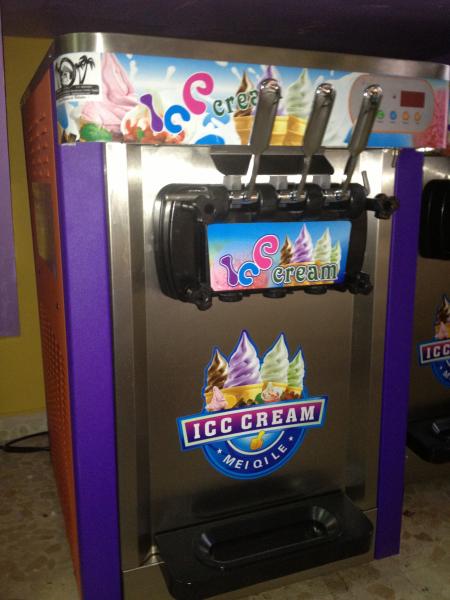 Vendo 1 maquina de helado soft de tres grifos