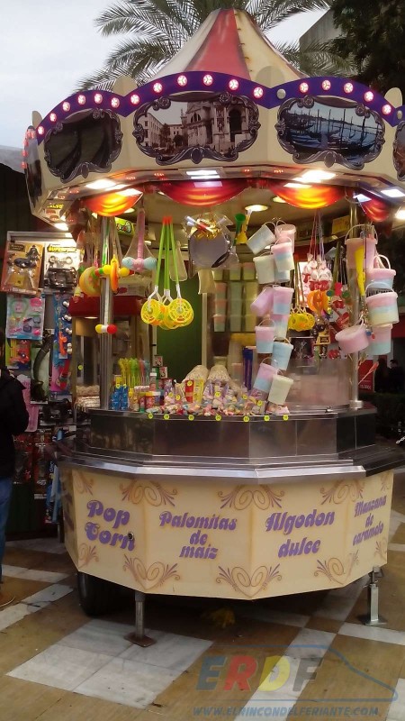 Puesto de algodon dulce, palomitas y manzanas de caramelo 01